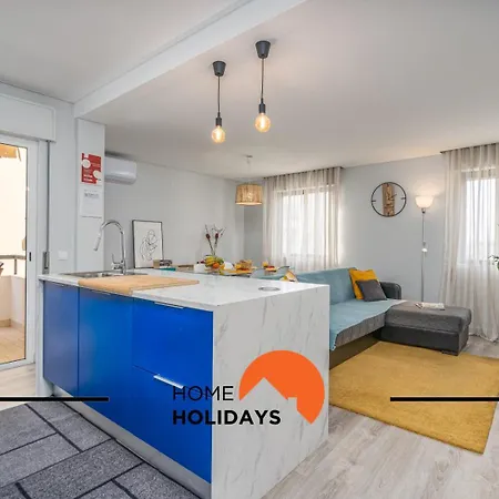 #276 Eucalipto By Holidays